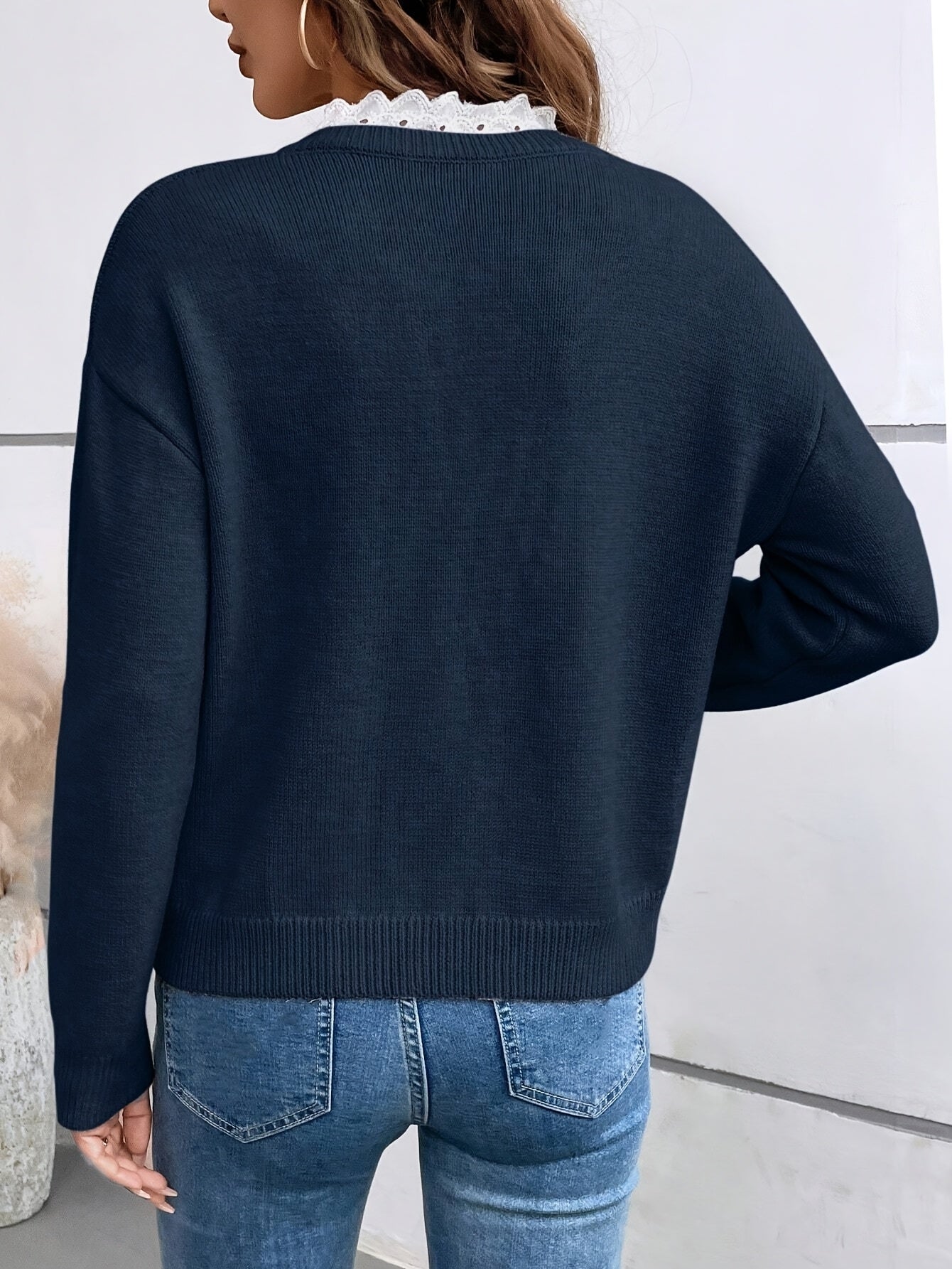 LINZA | Sweter z koronkowym detalem